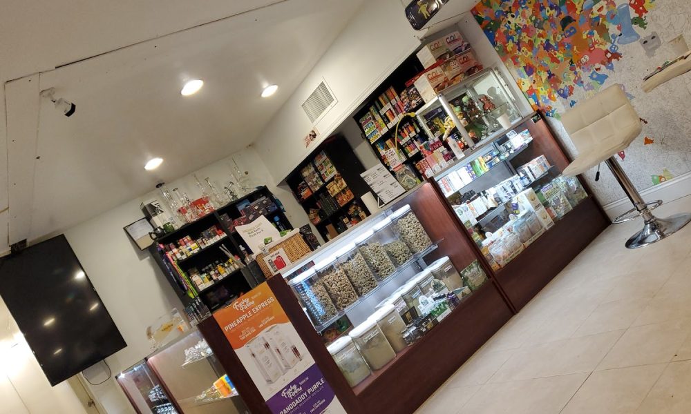 Pure Smoke Shop &amp; CBD Dispensary-Medical Marijuana Card Doctor-Kava,Kratom &amp; Vape Lounge Wholesale Puffbar Hookah OPMS Terpenes