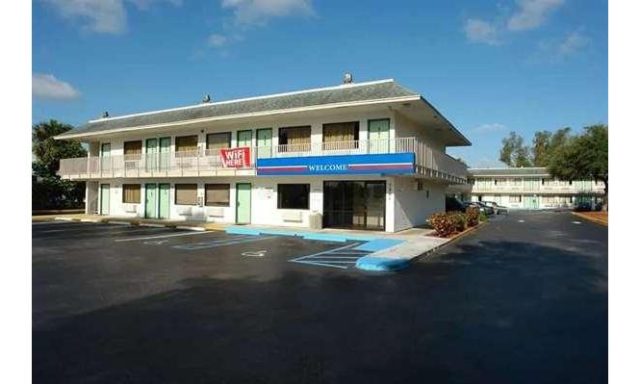 Travelodge by Wyndham Pompano Beach