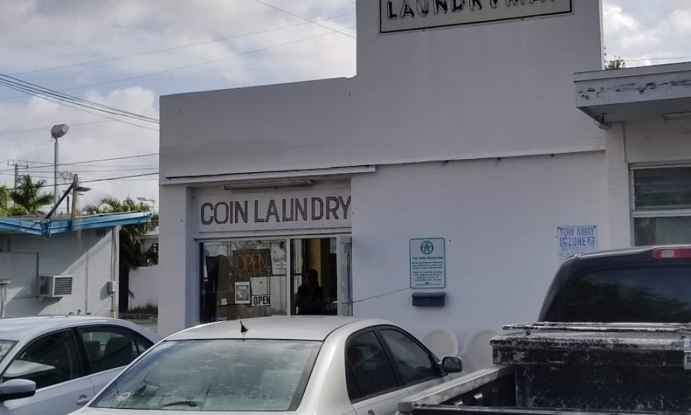 Dee's Laundromat