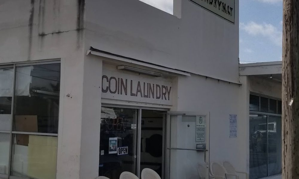 Dee's Laundromat