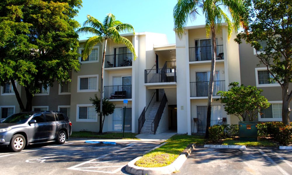 Oaks At Pompano Apartments