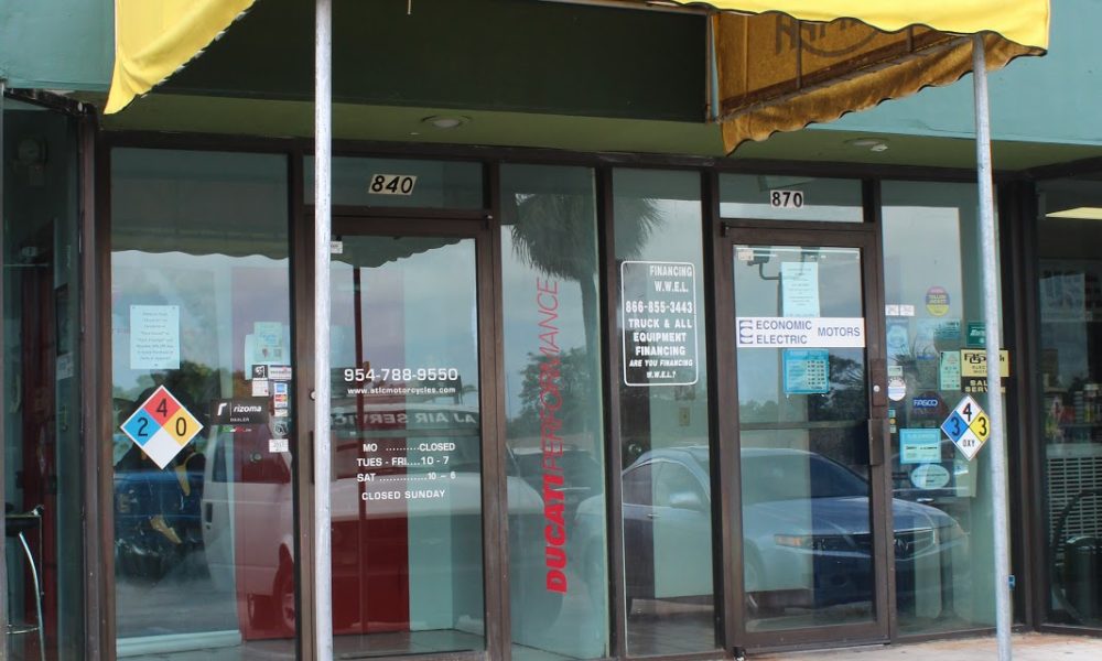 Two Wheels World (Ducati, Triumph & Ariel dealer)