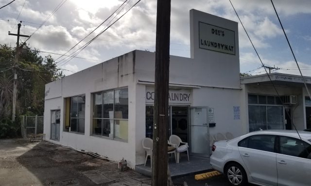 Dee’s Laundromat